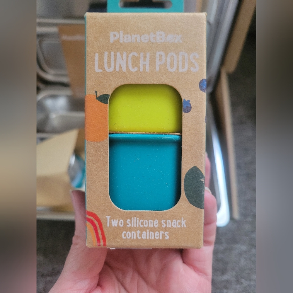 PlanetBox Lunch Box Set with Pods and Magnets - Picture 3 of 3